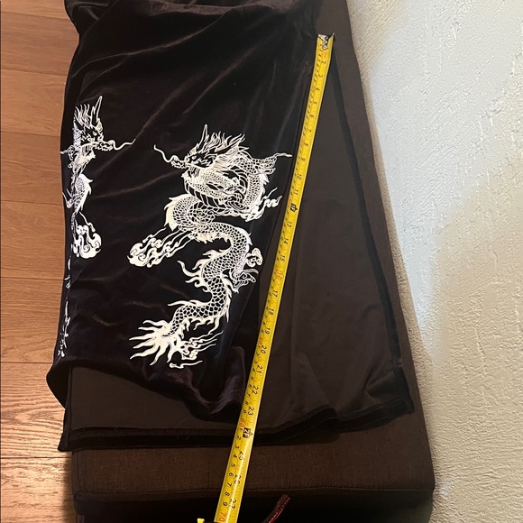 Elegant Black Sleeveless Dress with Dragon Embroidery ( S) - Picture 4 of 5